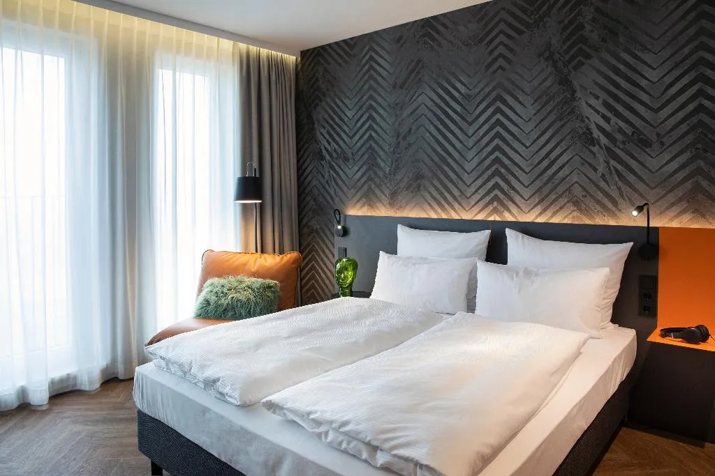 DOUBLE BUSINESS Room, LOGINN Hotel Berlin Airport, Berlin