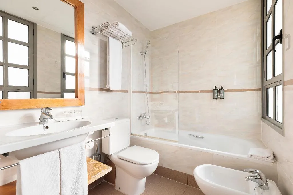 Double or Twin CAPACITY 1 ONE BEDROOM Room, Best Aranea, Barcelona
