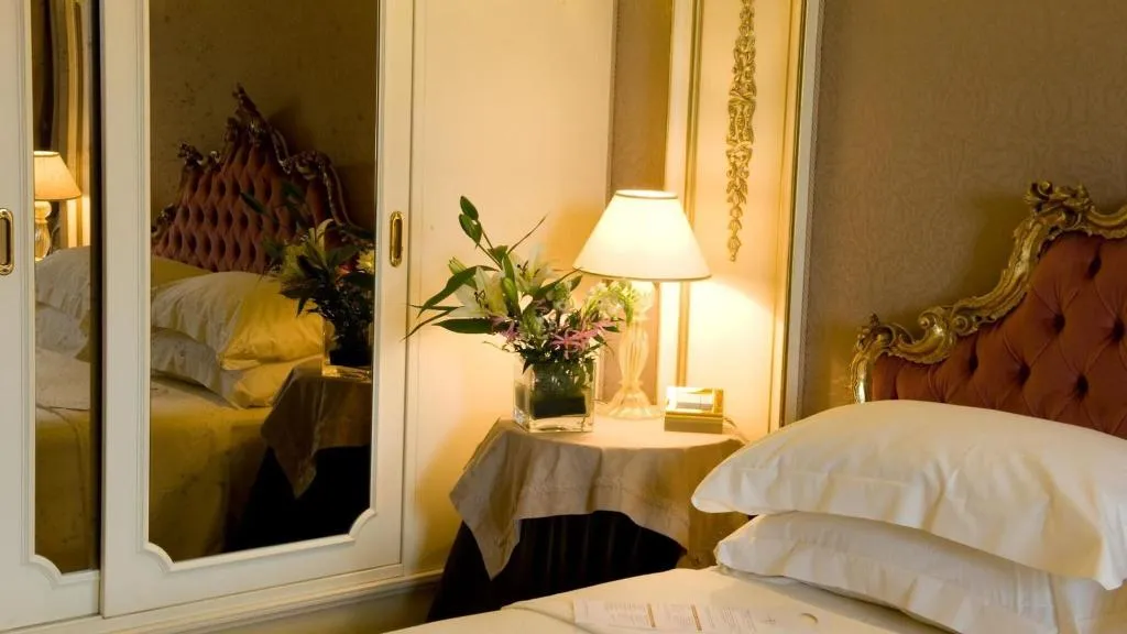 Room, Ca' Sagredo Hotel, Venice