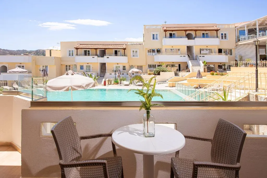 FAMILY ROOM GARDEN VIEW ONE BEDROOM Room, Alexander House, Crete