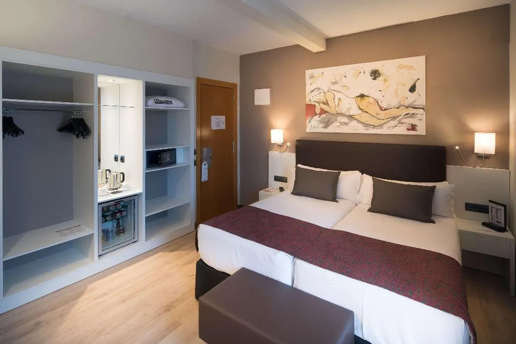 Room, Catalonia Castellnou, Barcelona