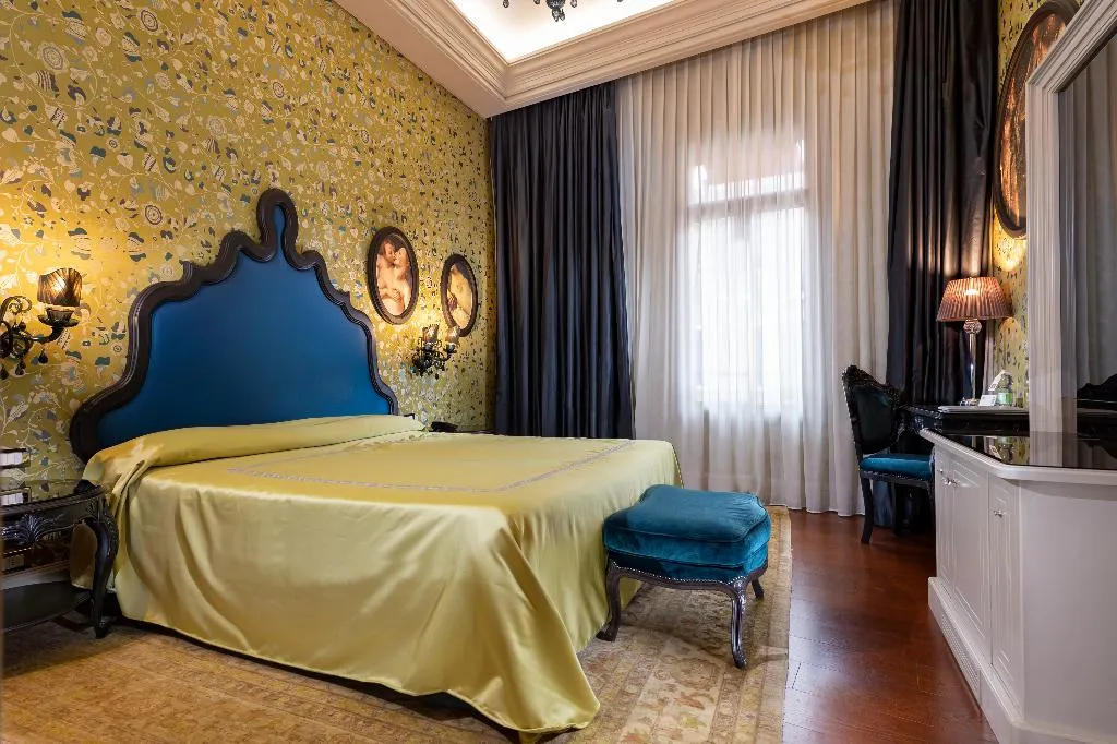 SUITE CANAL VIEW Room, Palazzetto Madonna, Venice