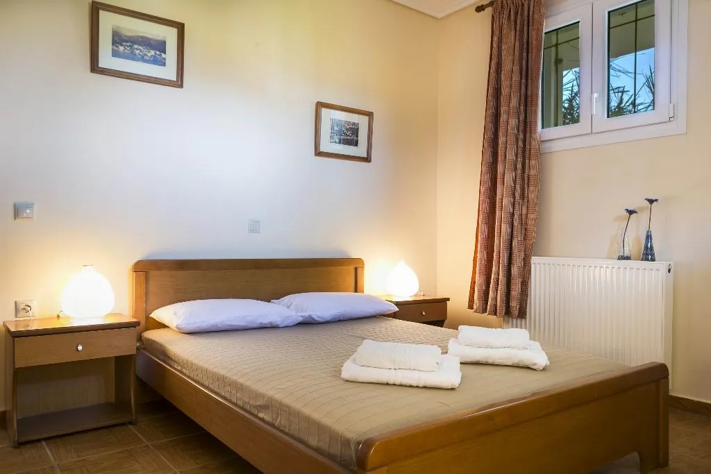APARTMENT CAPACITY 4 Room, Evi's Garden, Kefallinia