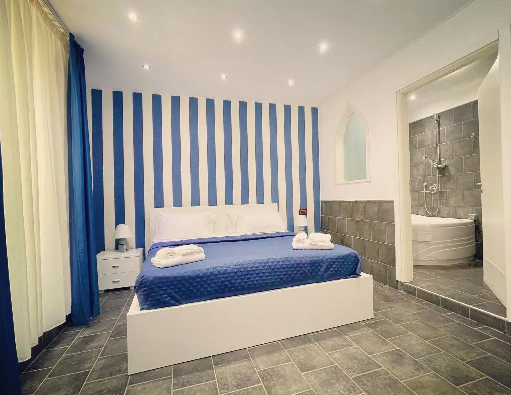 TRIPLE SUPERIOR KING BED Room, Yacht Club Angioino, Naples