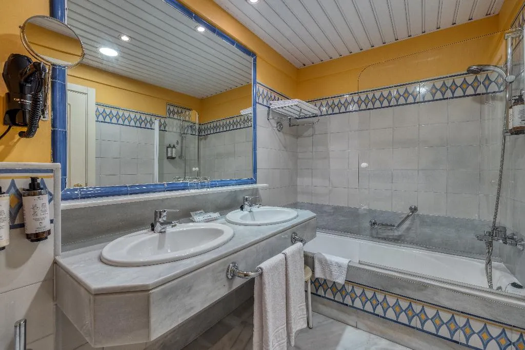 DOUBLE SUPERIOR Room, AZZ Guadacorte Campo de Gibraltar, Costa De La Luz