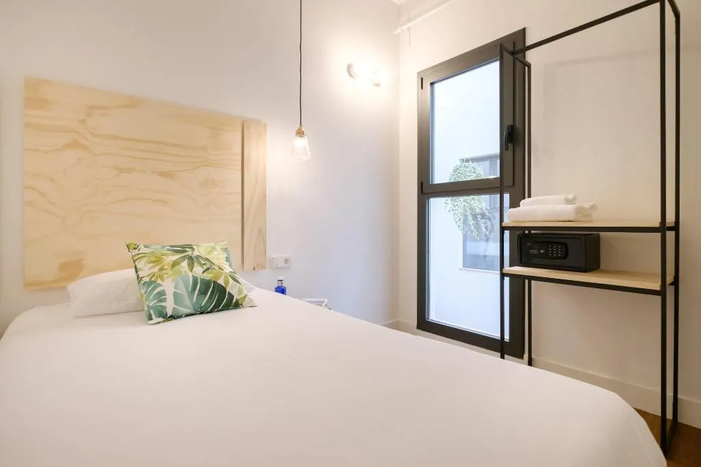 Room, Magatzem 128, Barcelona