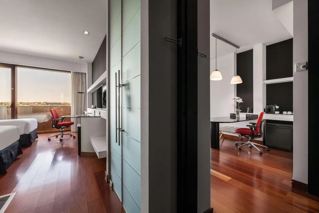 FAMILY ROOM KING SIZE BED Room, Hilton Madrid Airport, Madrid