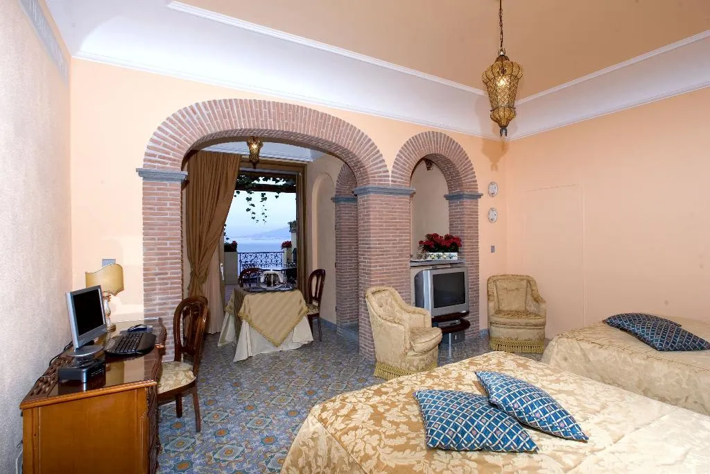 JUNIOR SUITE STANDARD Room, La Tonnarella, Naples