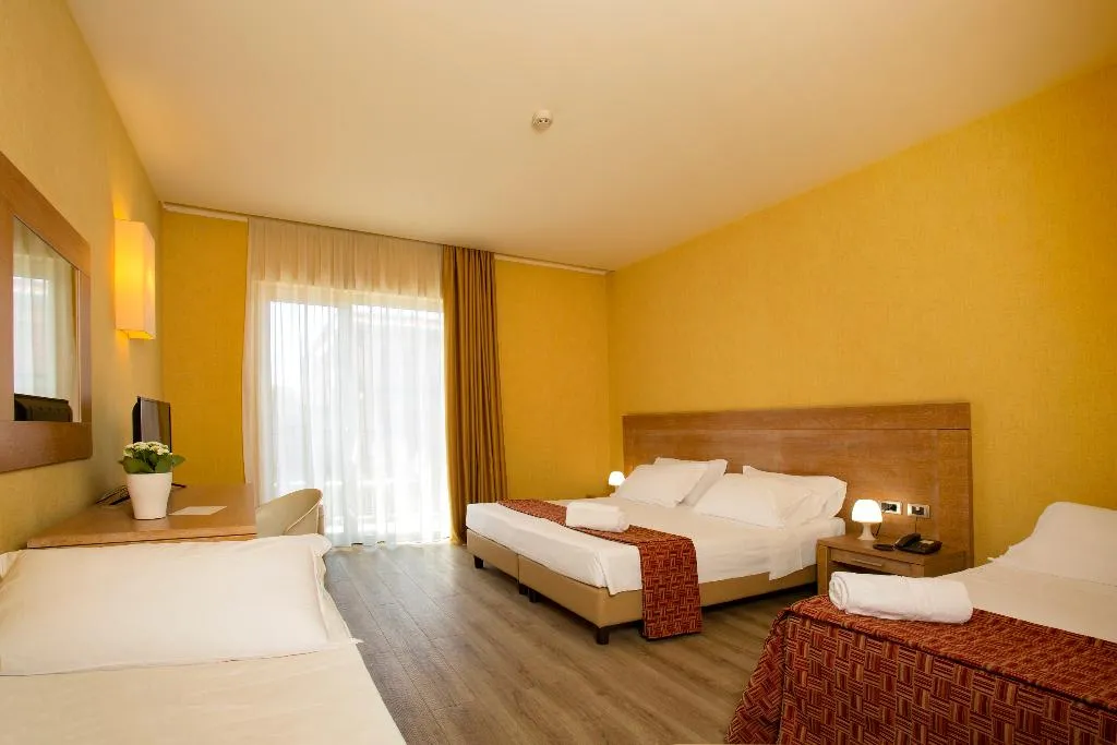 QUADRUPLE STANDARD Room, Yachting Palace, Taormina