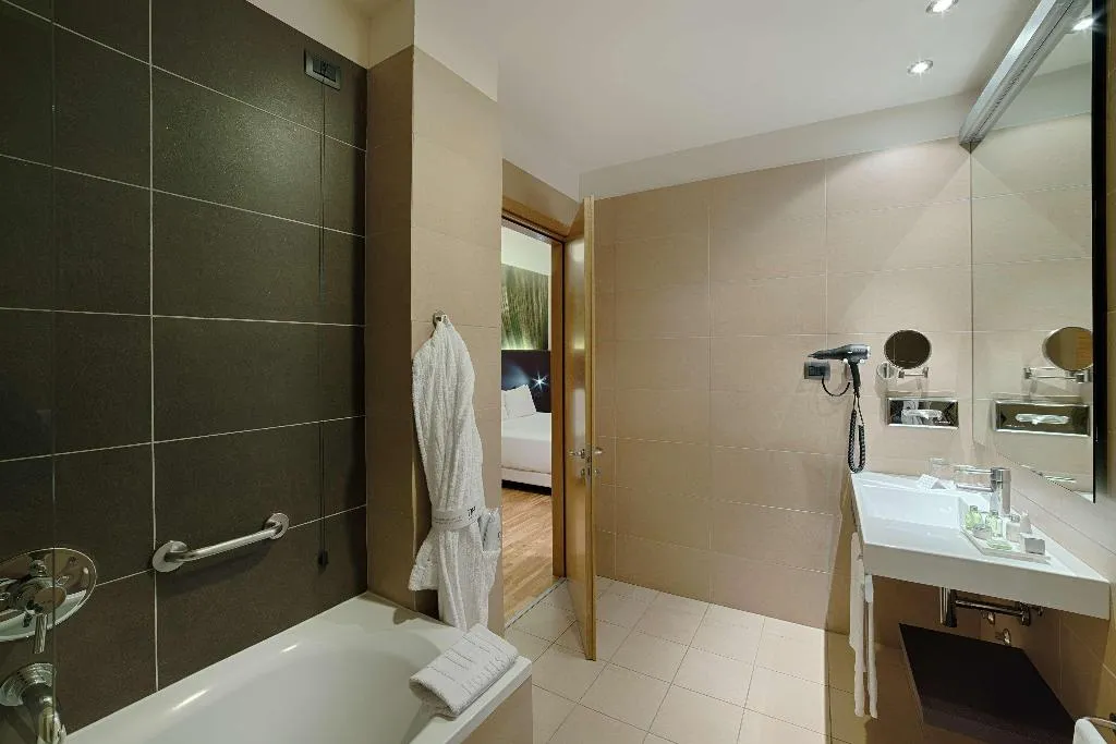 DOUBLE SUPERIOR Room, Ac Hotel Milano Sesto, Milan