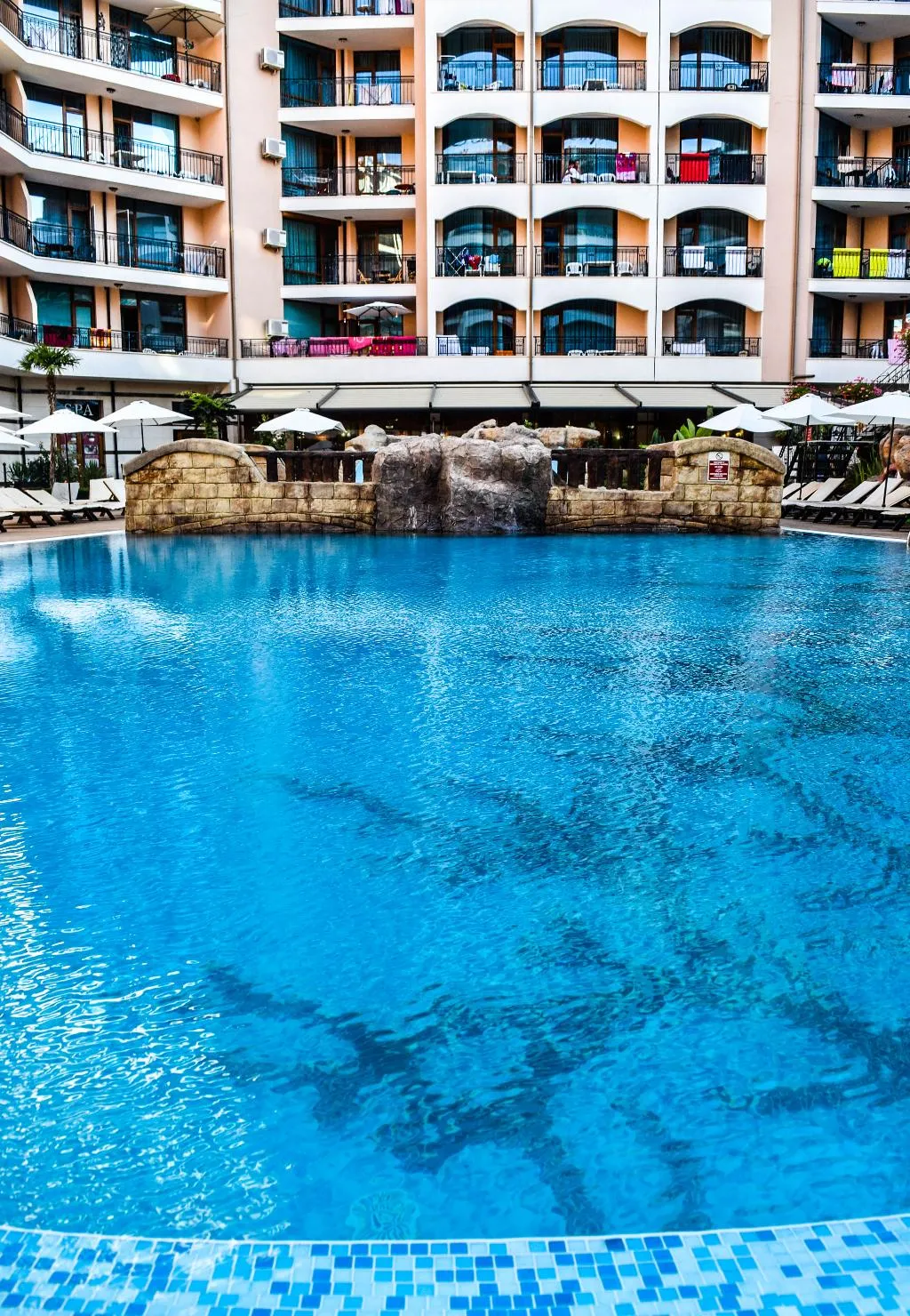 Pool, Karolina, Bourgas