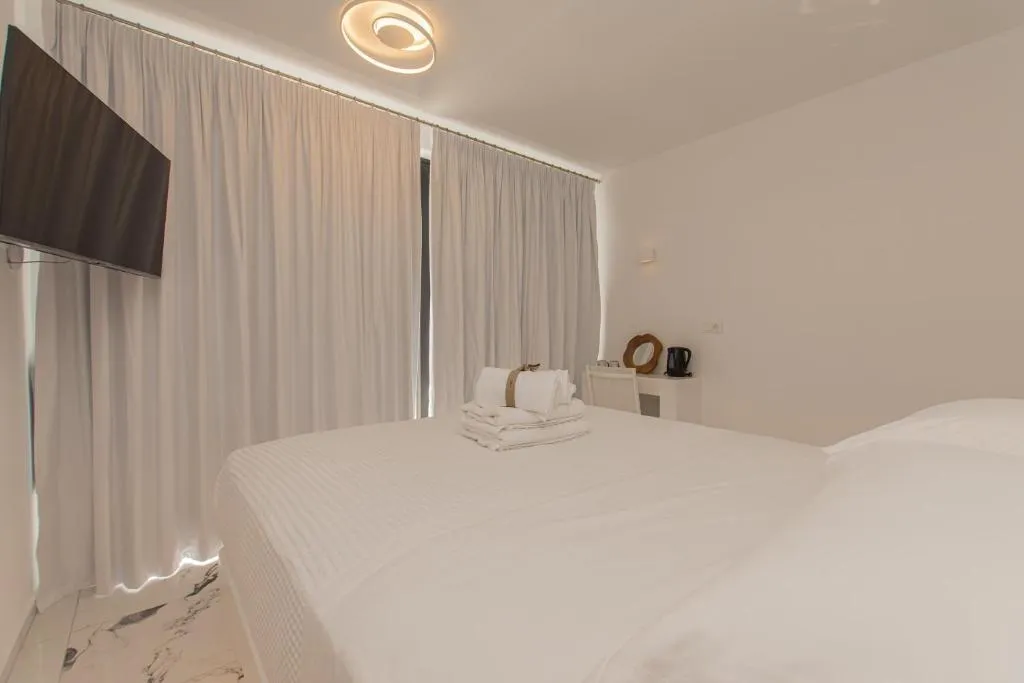 DOUBLE CAPACITY 2 Room, Bianco A Nero, Mykonos