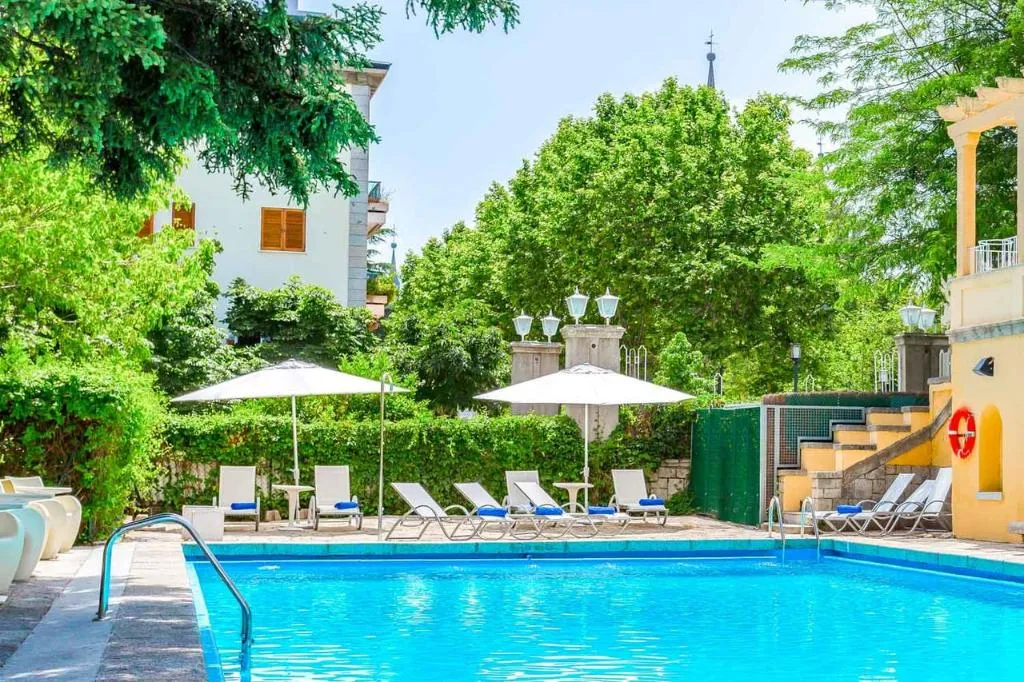 Pool, Dorma Victoria Palace, Madrid