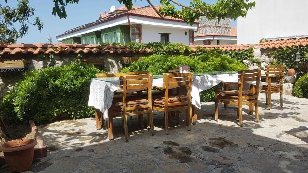 Room, Nilya, Izmir