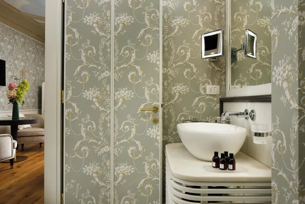 DOUBLE DELUXE WITH VIEWS Room, San Firenze Suites And Spa, Florence