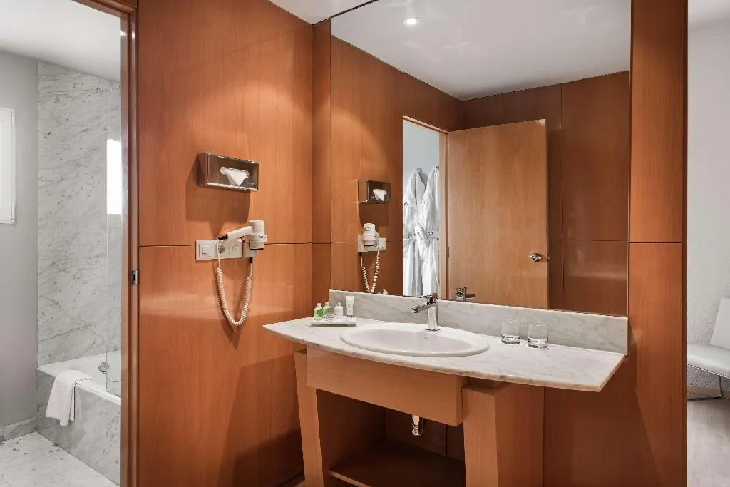 JUNIOR SUITE STANDARD Room, Silken Turcosa 3* Sup, Valencia