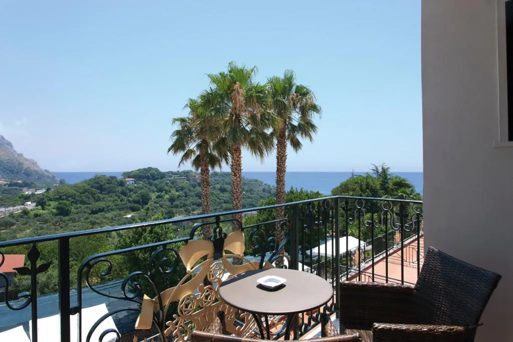 DOUBLE SIDE SEA VIEW WITH BALCONY Room, Nastro Azzurro Resort, Naples