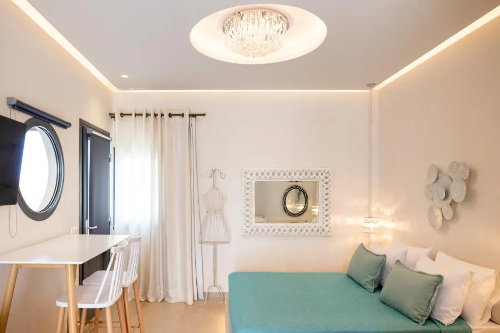 SUITE WITH JACUZZI Room, Hotiday Santorini Mesaria, Santorini