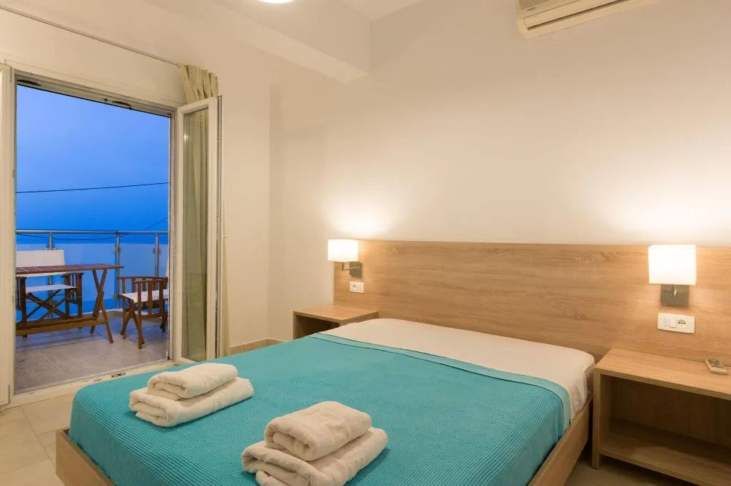 Room, Socrates Apartments & Restaurant, Crete