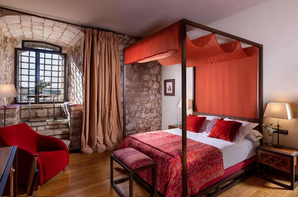 DOUBLE SUPERIOR Room, Parador de Alarcon, Valencia