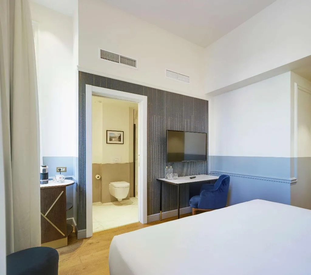 Room PARTIAL SEA VIEW Room, Casa Alberola Alicante, Curio Collection By Hilton, Costa Blanca