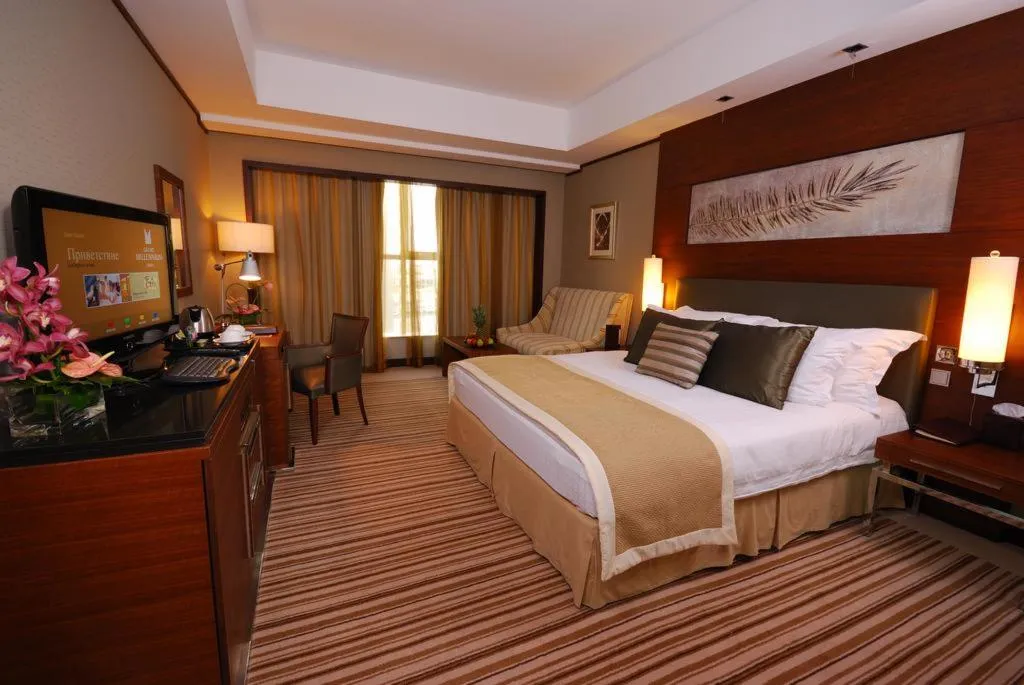 SINGLE CLUB Room, Grand Millennium Dubai, Dubai
