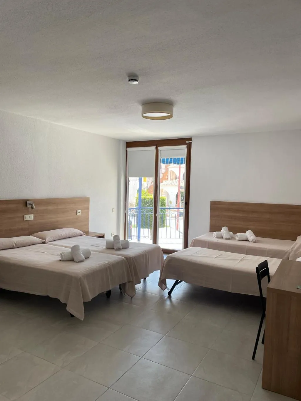 QUADRUPLE WITH TERRACE Room, Blason Junior, Valencia