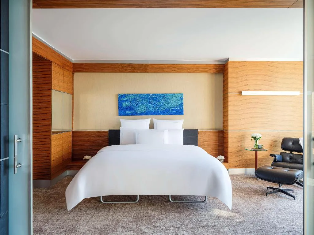 DOUBLE EXECUTIVE KING BED Room, Swissotel Buyuk Efes Izmir, Izmir