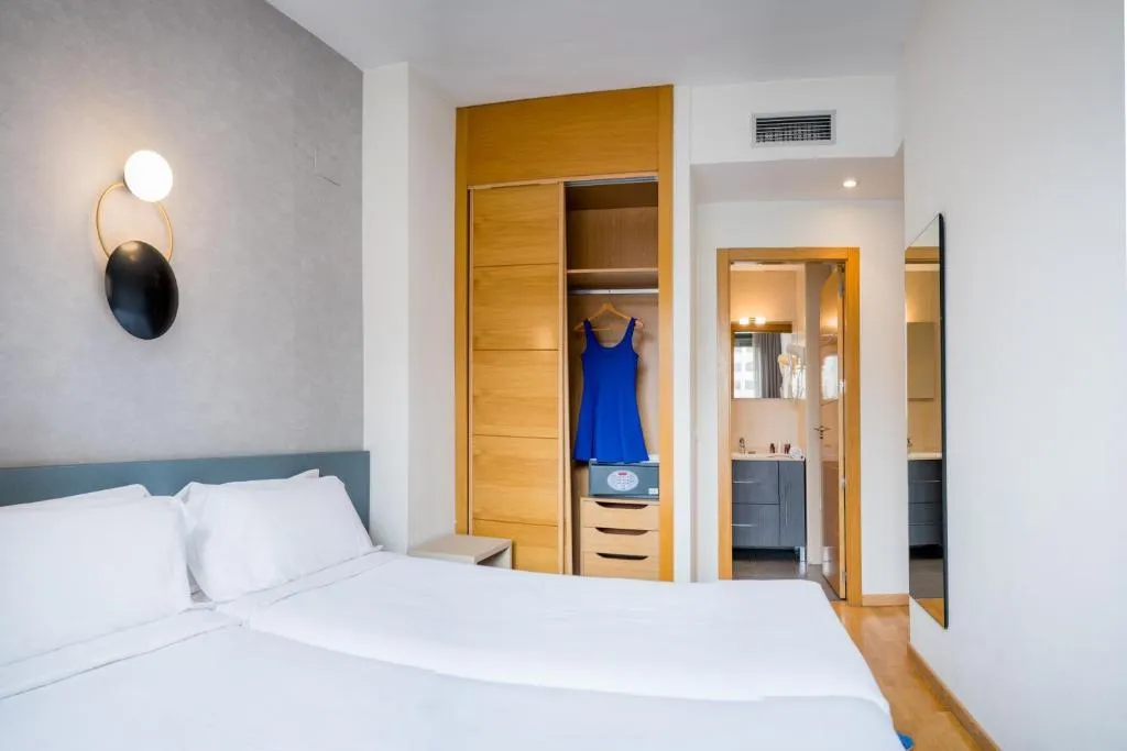 APARTMENT CAPACITY 3 TWO BEDROOMS Room, Compostela Suites, Madrid