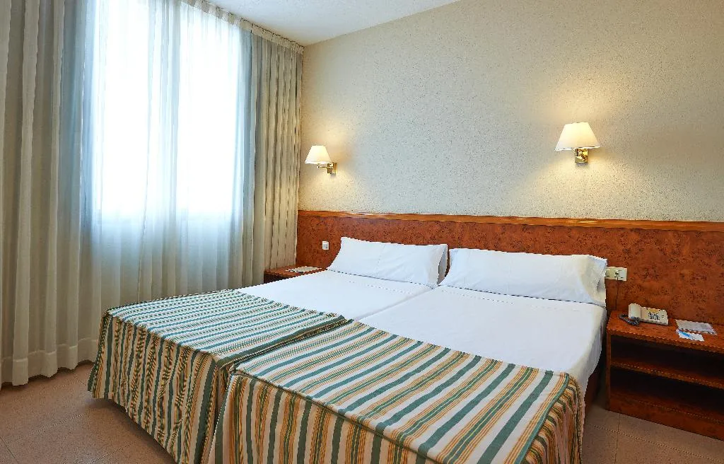 TRIPLE STANDARD Room, Hesperia Sant Joan, Barcelona