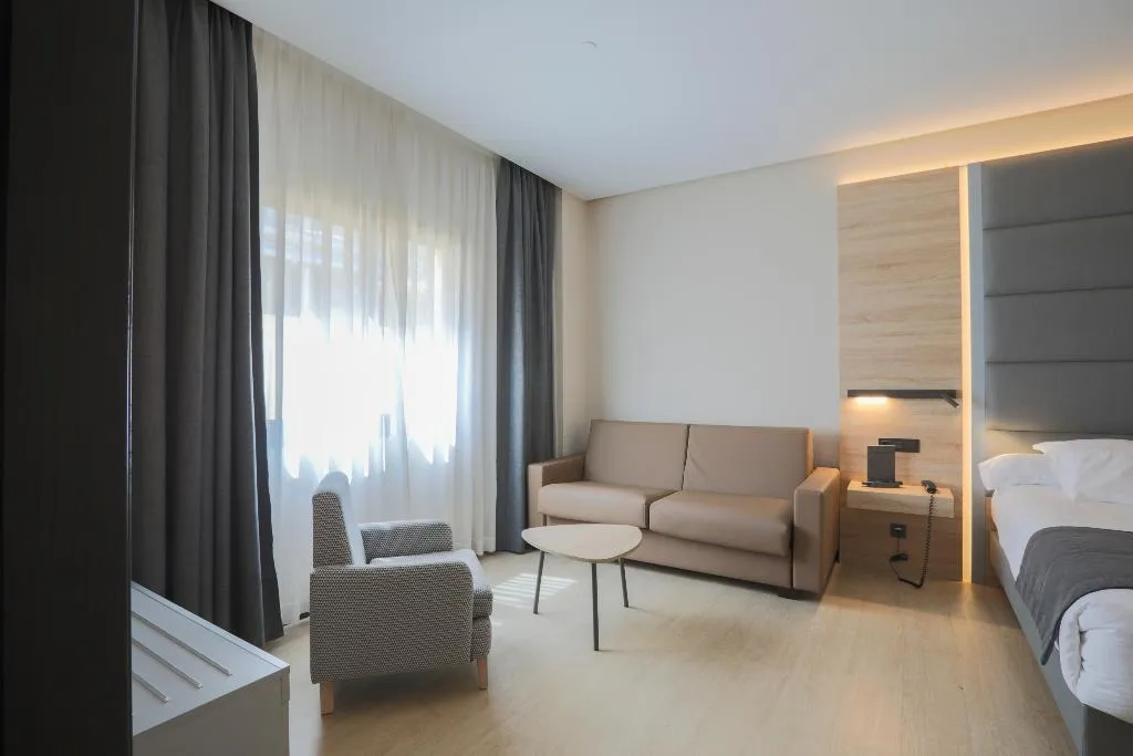 FAMILY ROOM CAPACITY 5 Room, Liabeny, Madrid