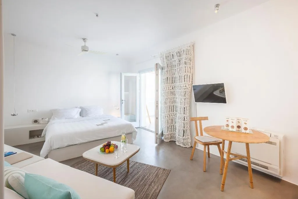 SUITE WITH PRIVATE POOL Room, Santorini Heights, Santorini