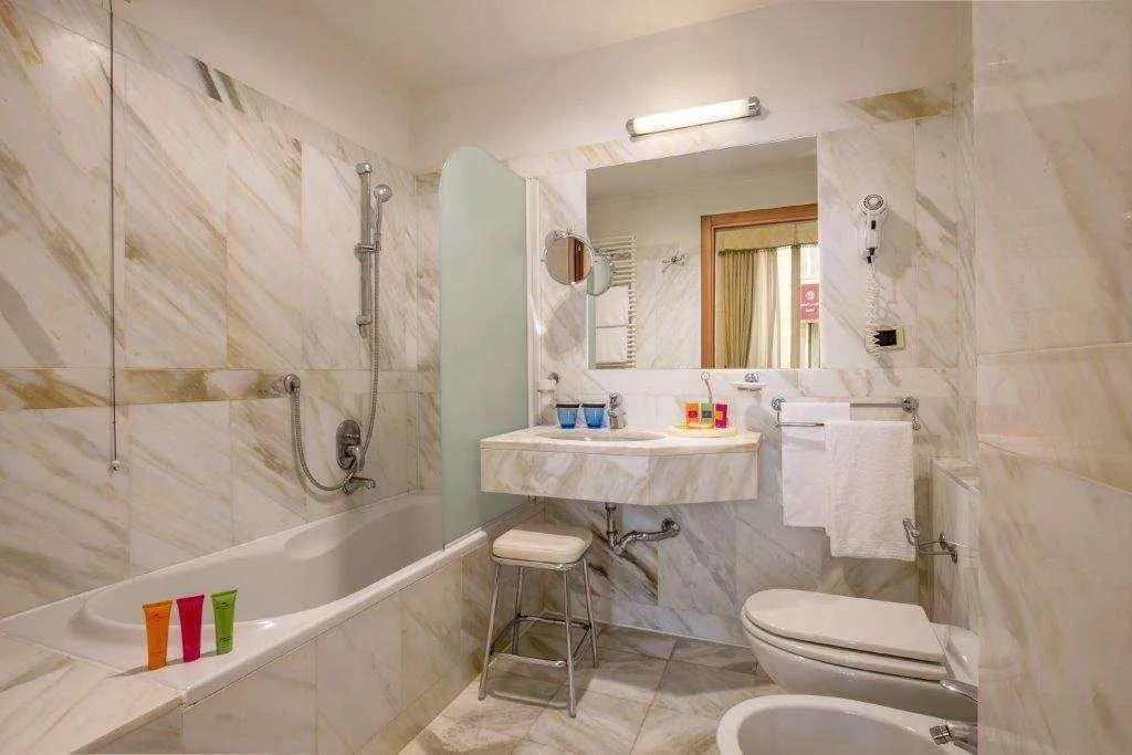 Room, UNA HOTELS Empire Roma, Rome