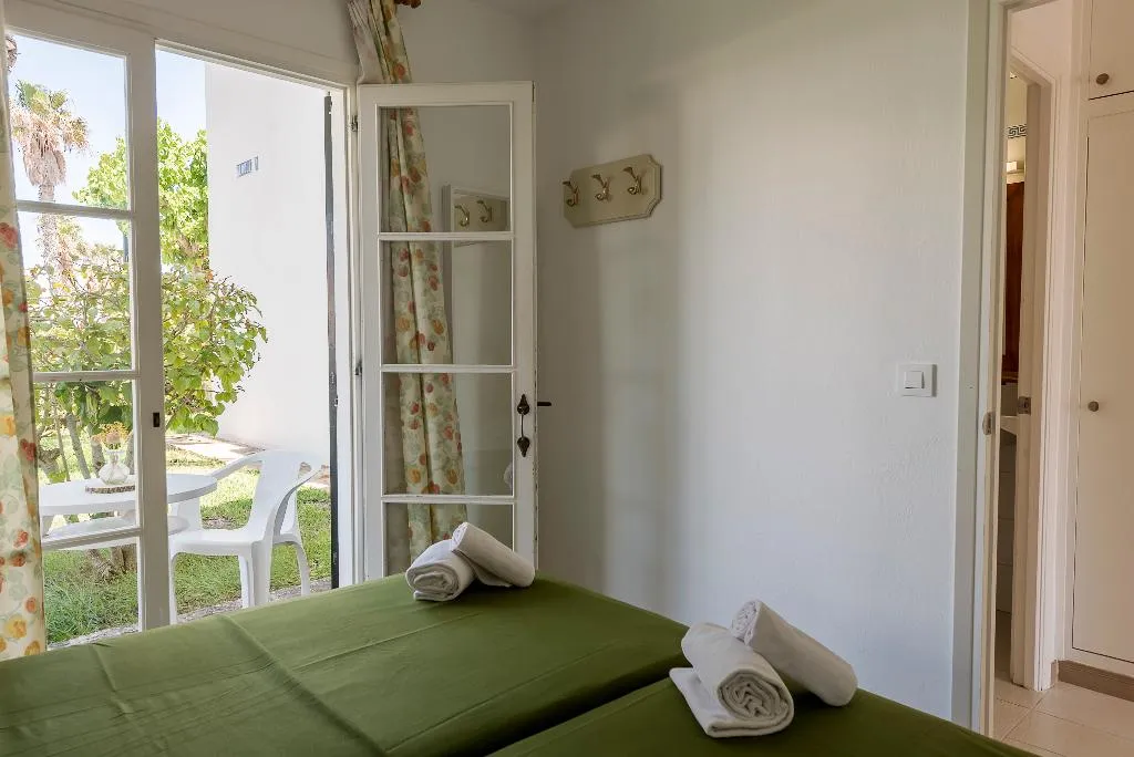 APARTMENT CAPACITY 4 ONE BEDROOM Room, Las Brisas I & II, Menorca