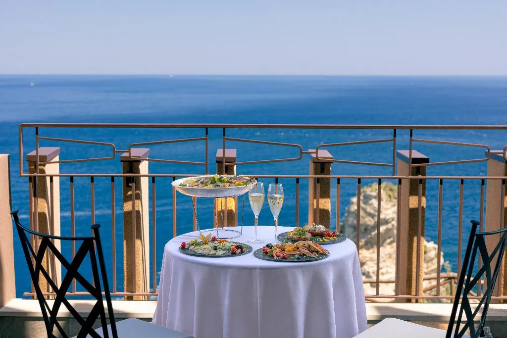 TWIN PREMIUM SEA VIEW Room, UNA HOTELS Capotaormina, Taormina