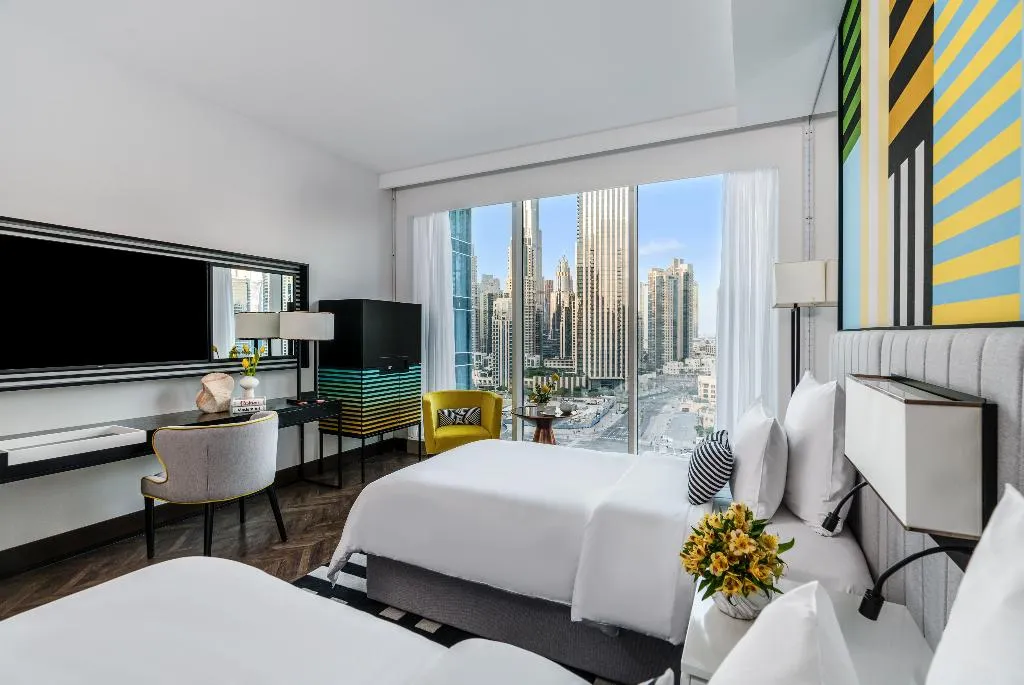 TWIN WITH VIEWS Room, Pullman Dubai Downtown, Dubai