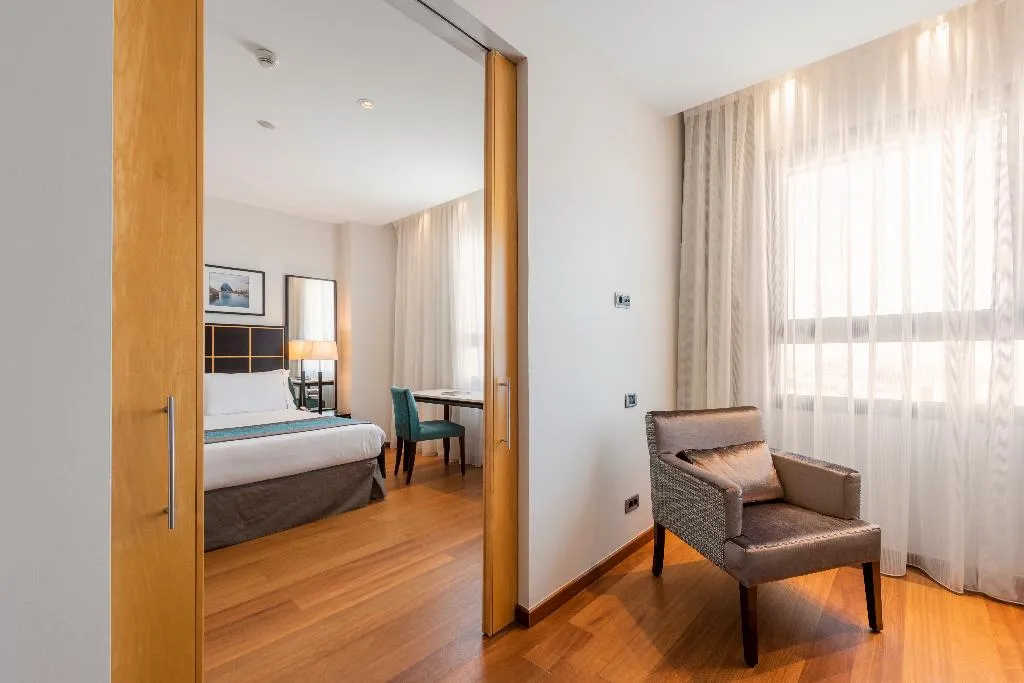 JUNIOR SUITE STANDARD Room, Eurostars Gran Valencia, Valencia