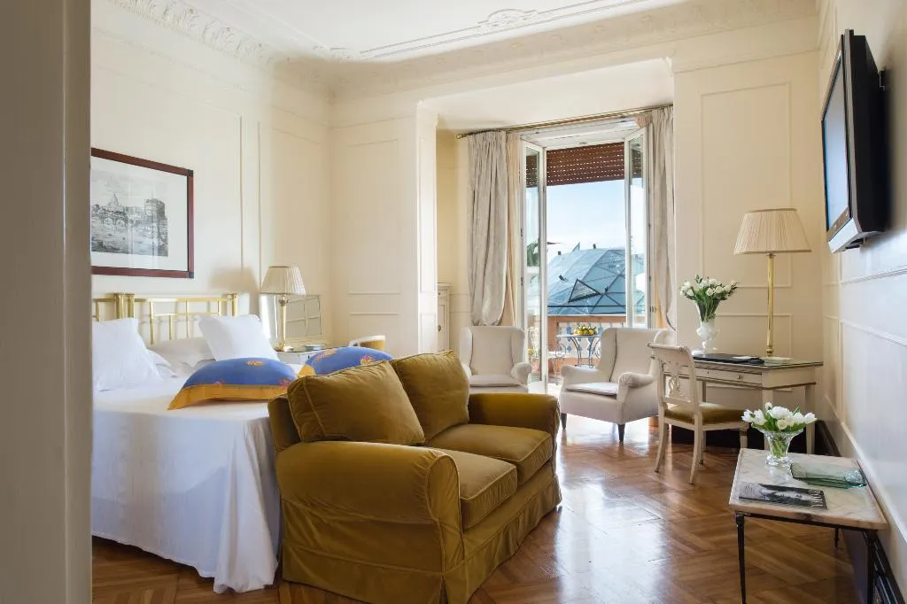 Double or Twin DELUXE WITH BALCONY Room, Grand Hotel Plaza, Rome
