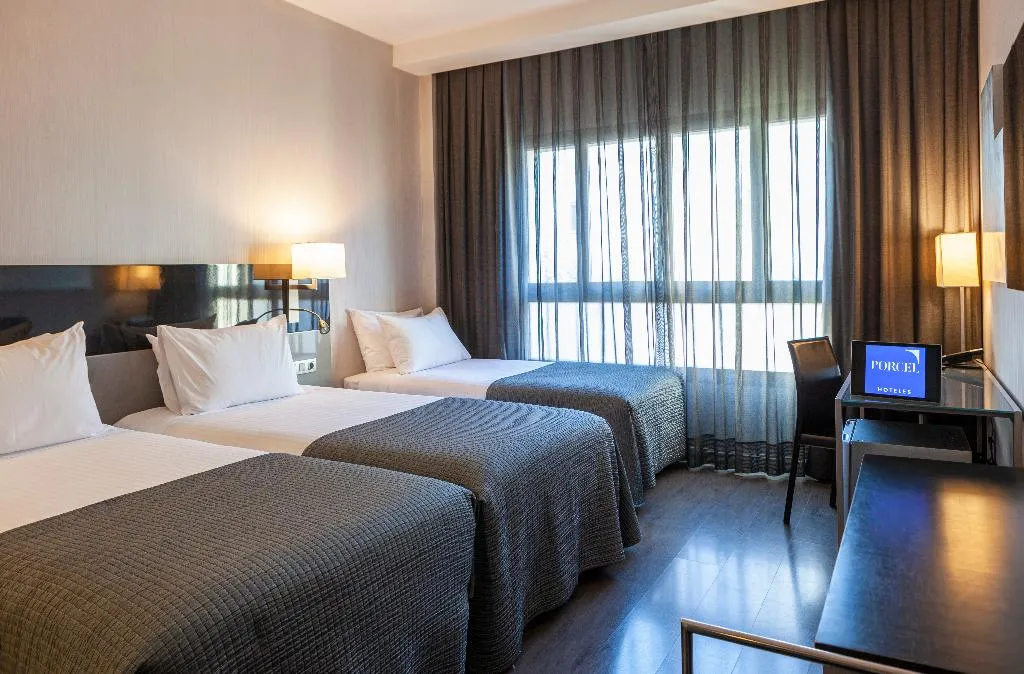 TRIPLE STANDARD Room, Porcel Torneo, Seville