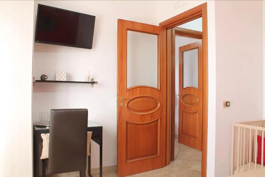 Room, Vesuvio Smiling, Naples