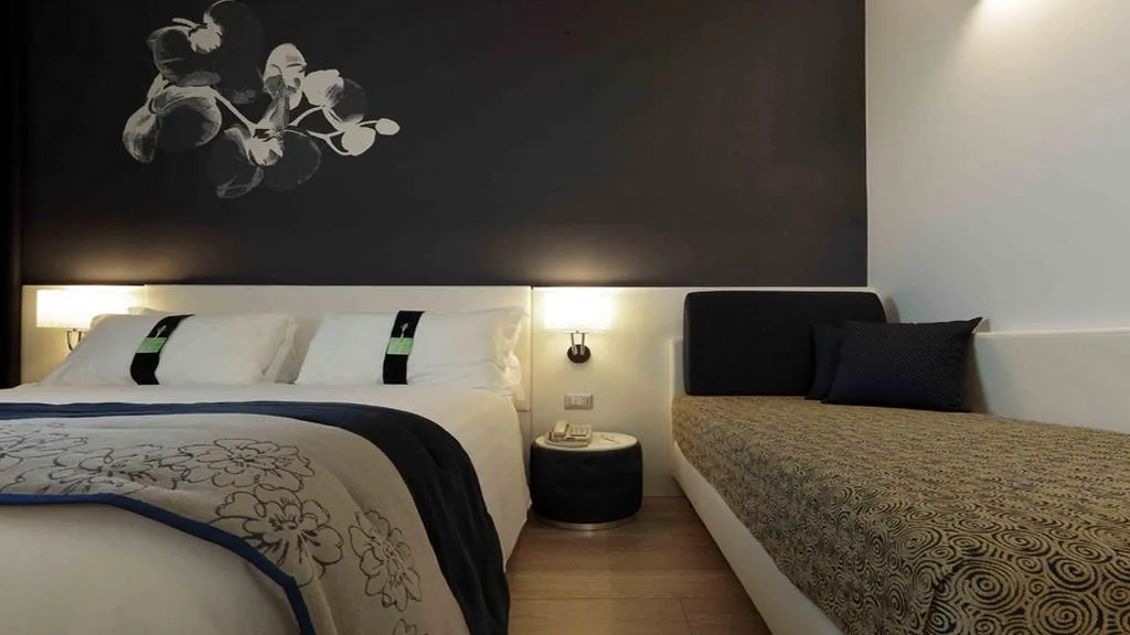 DOUBLE QUEEN SIZE BED Room, Holiday Inn Milan Nord Zara, Milan