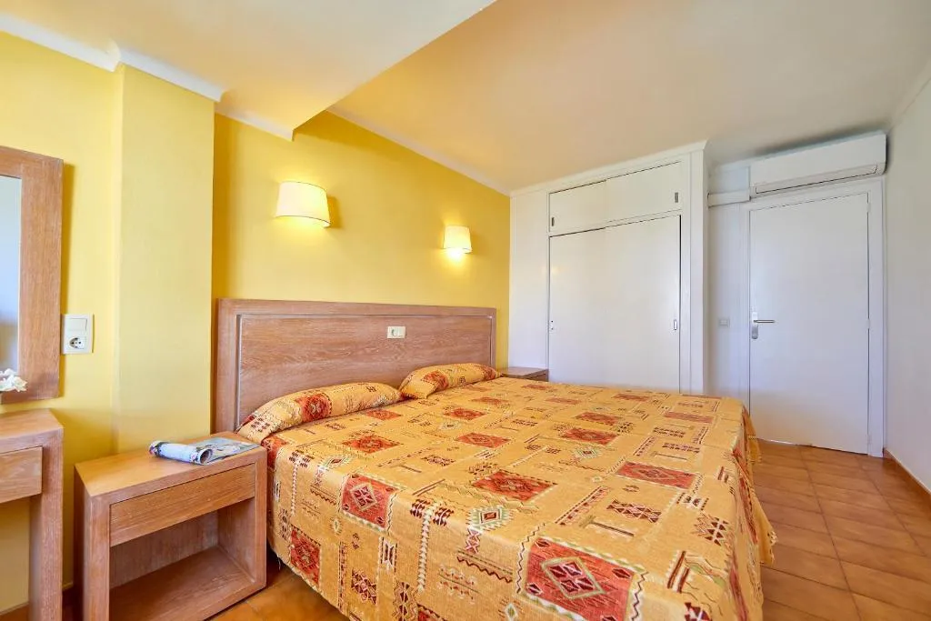 APARTMENT CAPACITY 6 TWO BEDROOMS Room, Gavimar Ariel Chico Club & Resort, Majorca