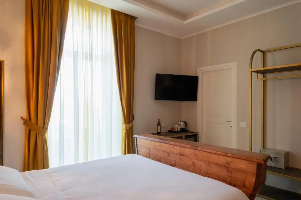 DOUBLE DELUXE SEA VIEW WITH BALCONY Room, Palazzo Adele Rooms & Apartments, Naples