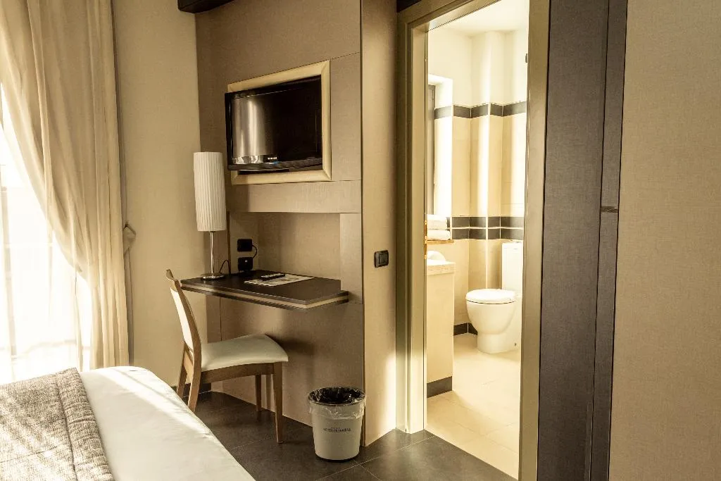 TRIPLE STANDARD Room, Hotel Premiere, Naples