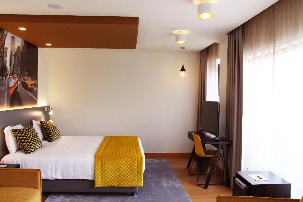 Room, America Diamonds, Lisbon