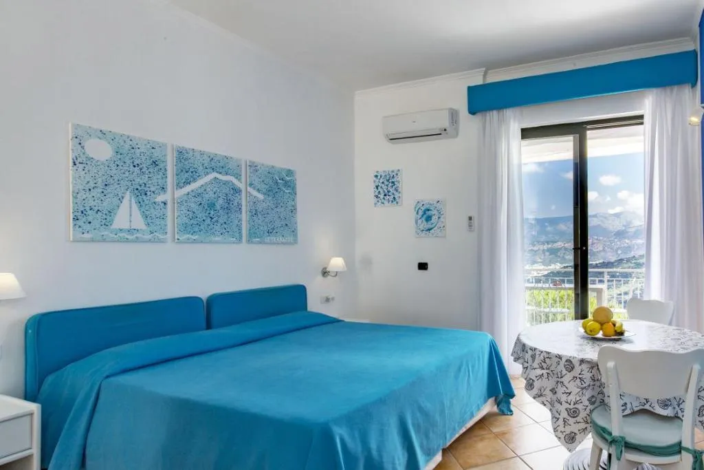 STUDIO WITH BALCONY WITH VIEWS Room, Residence Le Terrazze Sorrento, Naples