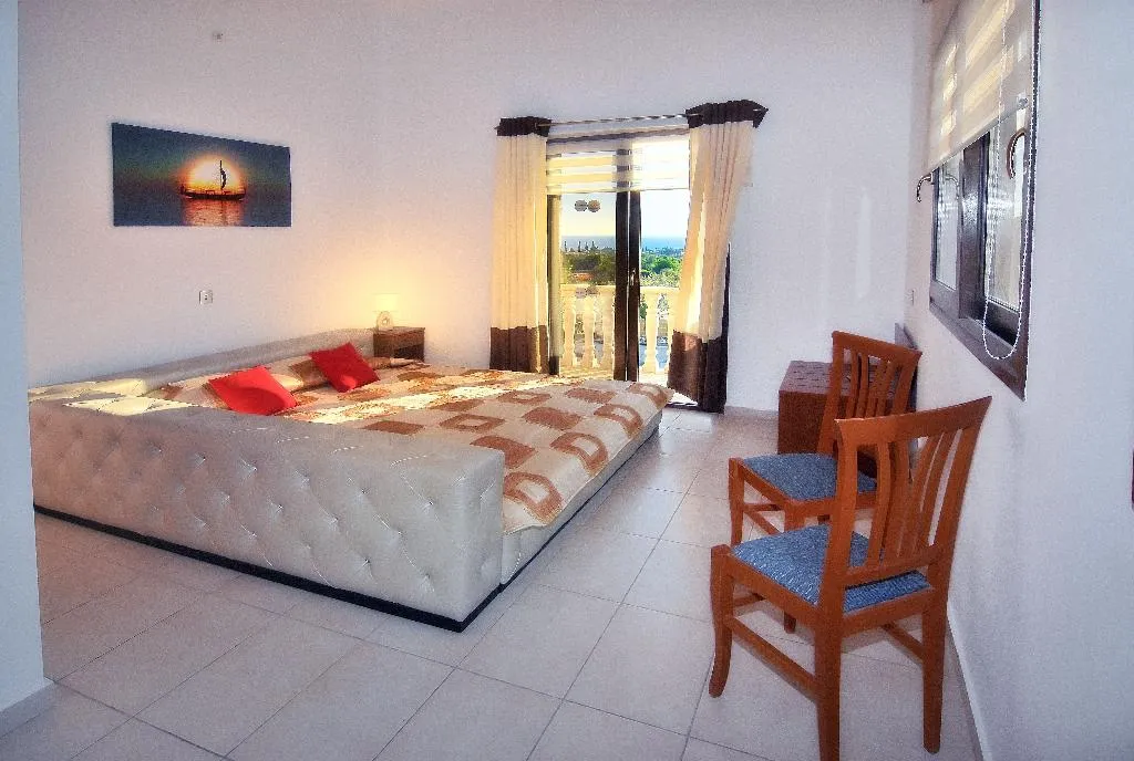 VILLA THREE BEDROOMS Room, Villa Agios Ilias, Cyprus
