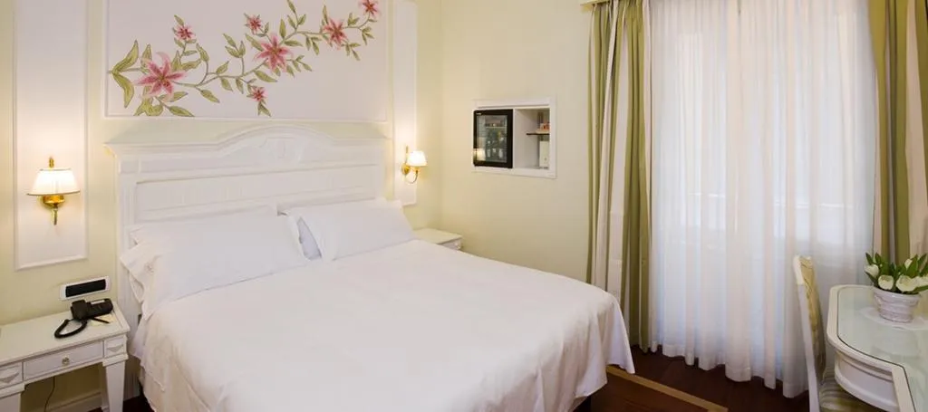 Double or Twin CLASSIC Room, Palazzo Alabardieri, Naples