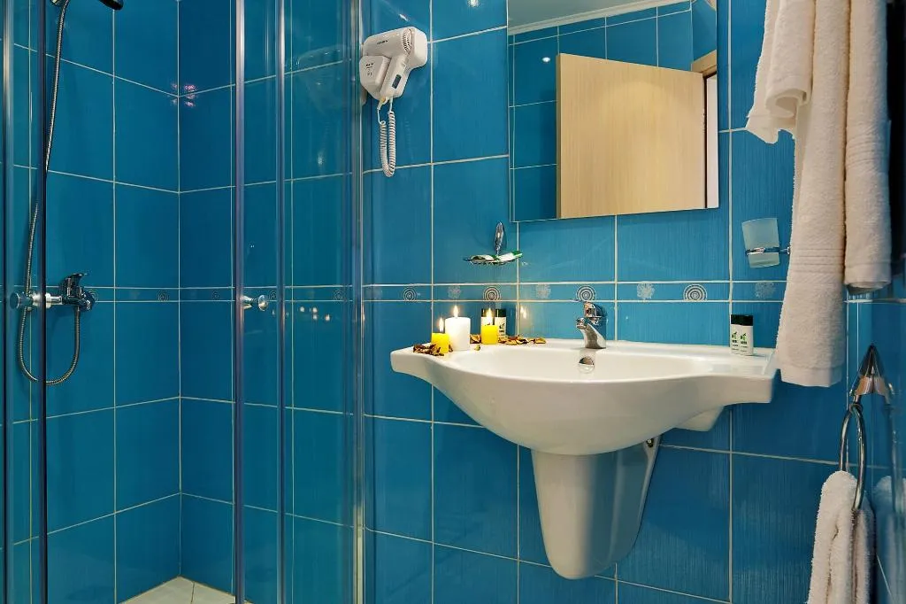 Room, Emberli, Bourgas
