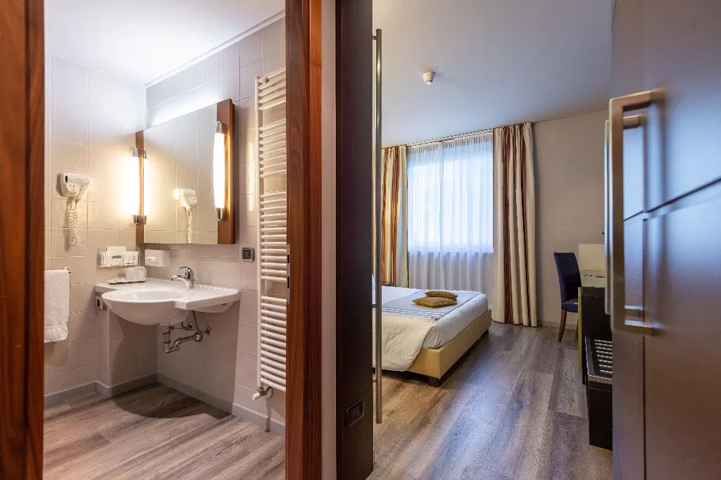 DOUBLE SINGLE USE EXECUTIVE Room, First Hotel Malpensa, Milan